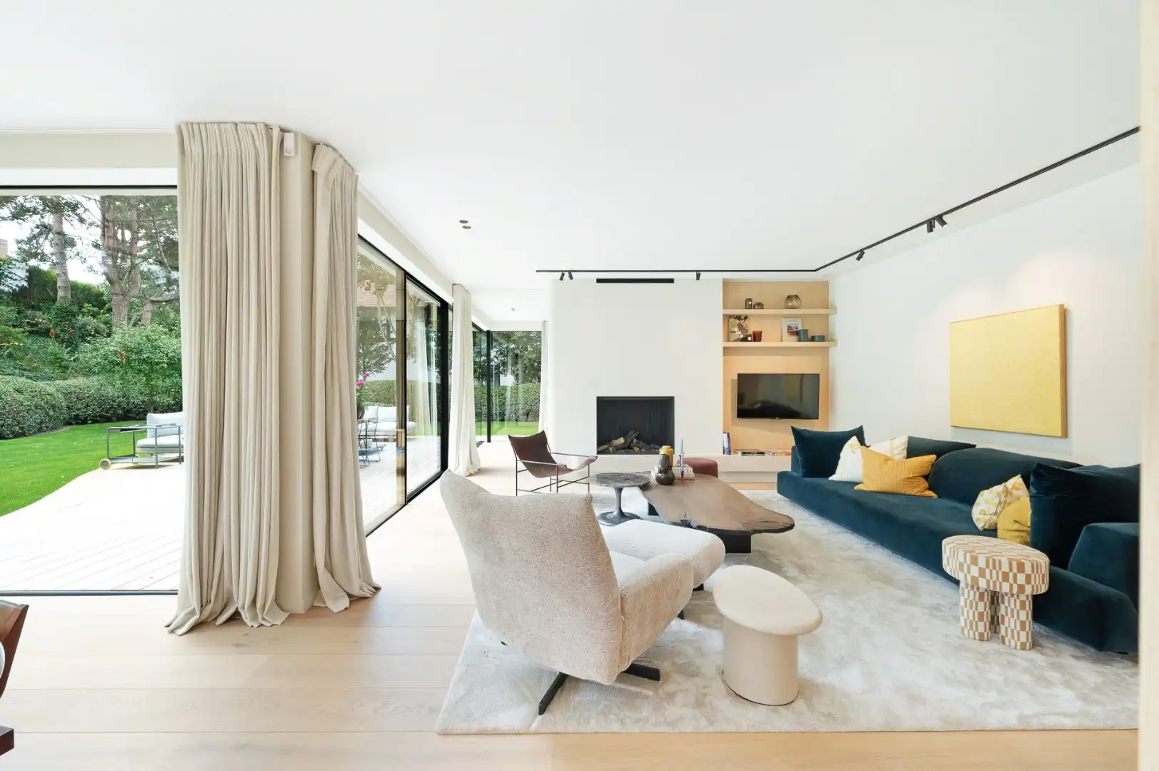 Luxueuze villa gelegen op een zeer rustige en begeerde ligging op enkele passen van het Albertplein foto 2