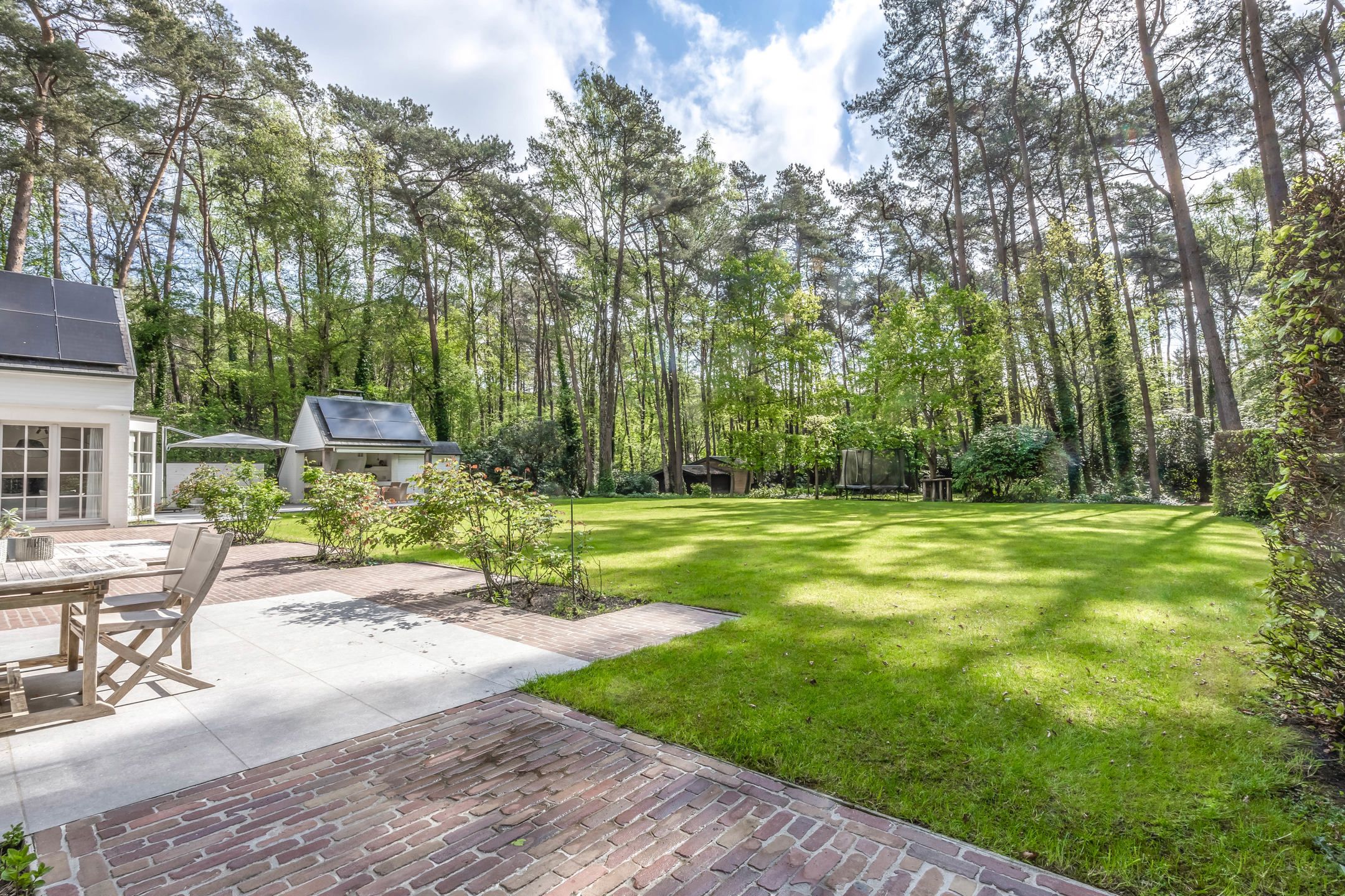Stijlvolle villa met prachtige tuin op royaal perceel foto 36