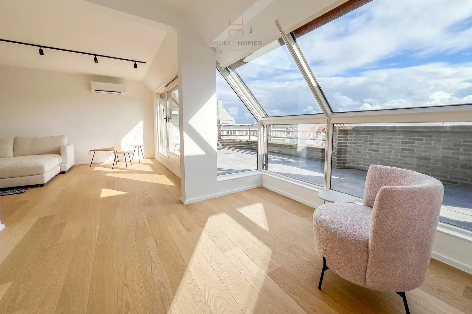 Ruim en lichtrijk appartement vlakbij het strand van Duinbergen foto 9