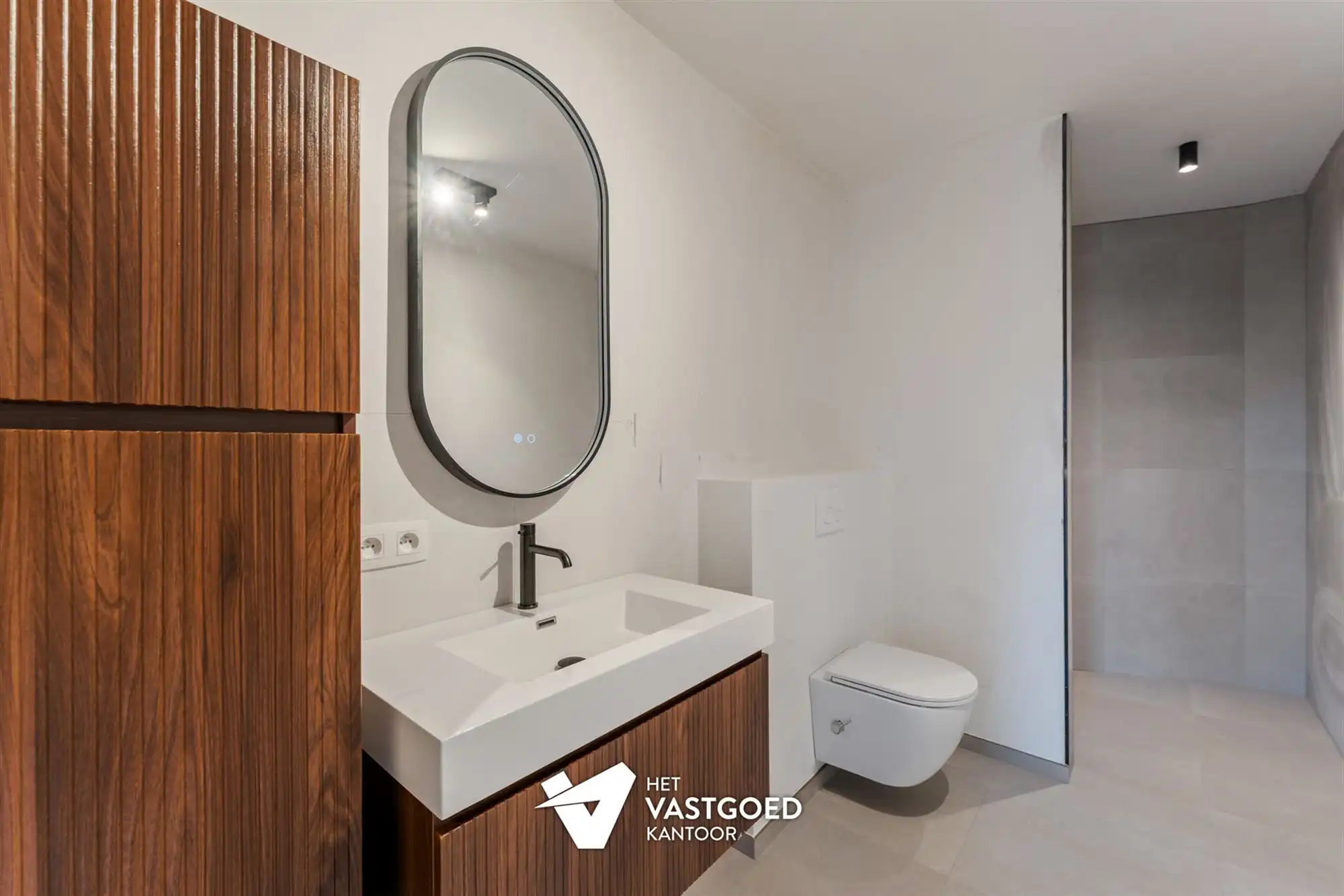 VOLLEDIG AFGEWERKTE NIEUWBOUWWONING OP CENTRALE LIGGING TE BERINGEN foto 8