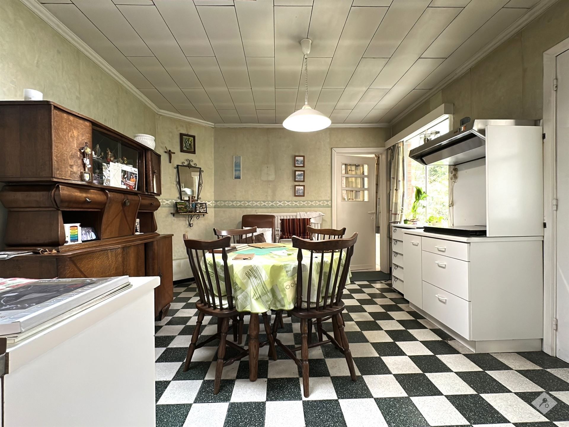 Charmante op te frissen woning met veel potentieel foto 5