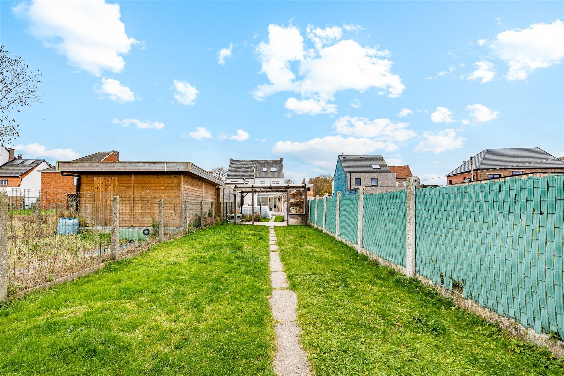 Instapklare en gerenoveerde woning met drie slaapkamers, tuin en zonnepanelen in het centrum van Welle foto 24