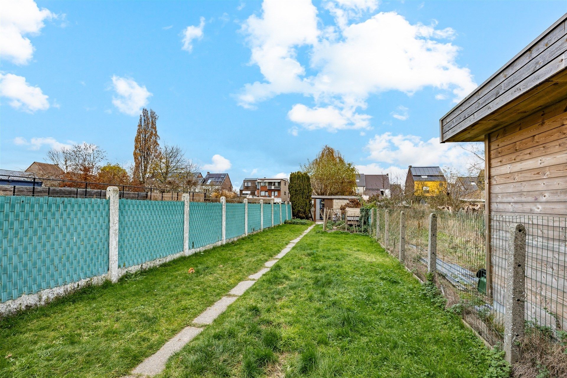 Instapklare en gerenoveerde woning met drie slaapkamers, tuin en zonnepanelen in het centrum van Welle foto 24