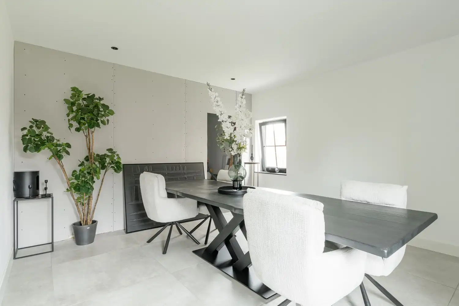 Prachtige villa te koop in Lommel - 4 slaapkamers, 2 badkamers, garage en ruime tuin op 566 m², volledig gerenoveerd in 2025! foto 23