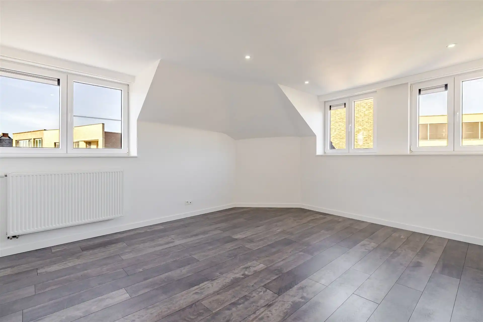 Top gerenoveerde woning met 4 slks, garage en terrassen foto 23