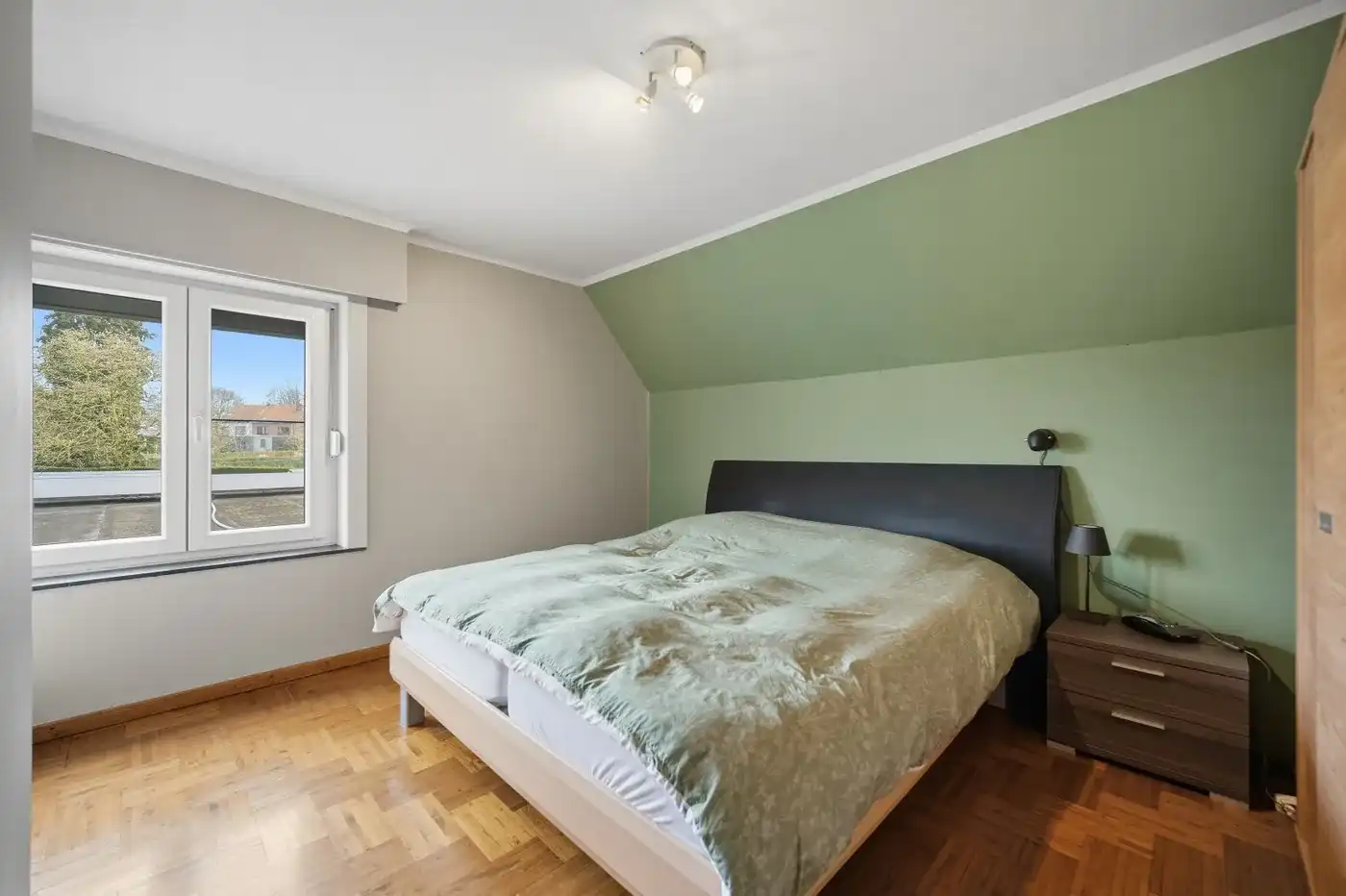 Instapklare woning met handelspand op een goede locatie foto 4