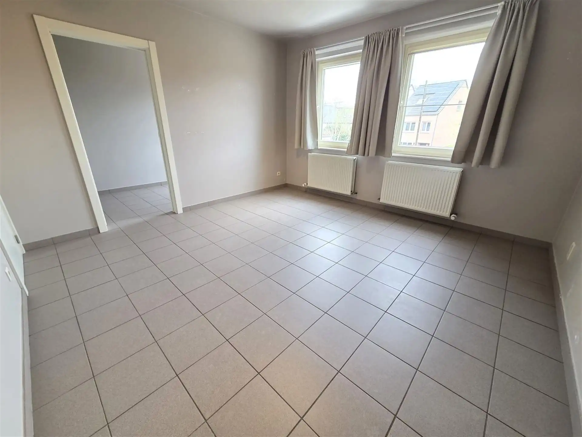 Zeer ruime gezinswoning te centrum Heist, 4 tot 5 slaapkamers met dubbele garage. foto 5