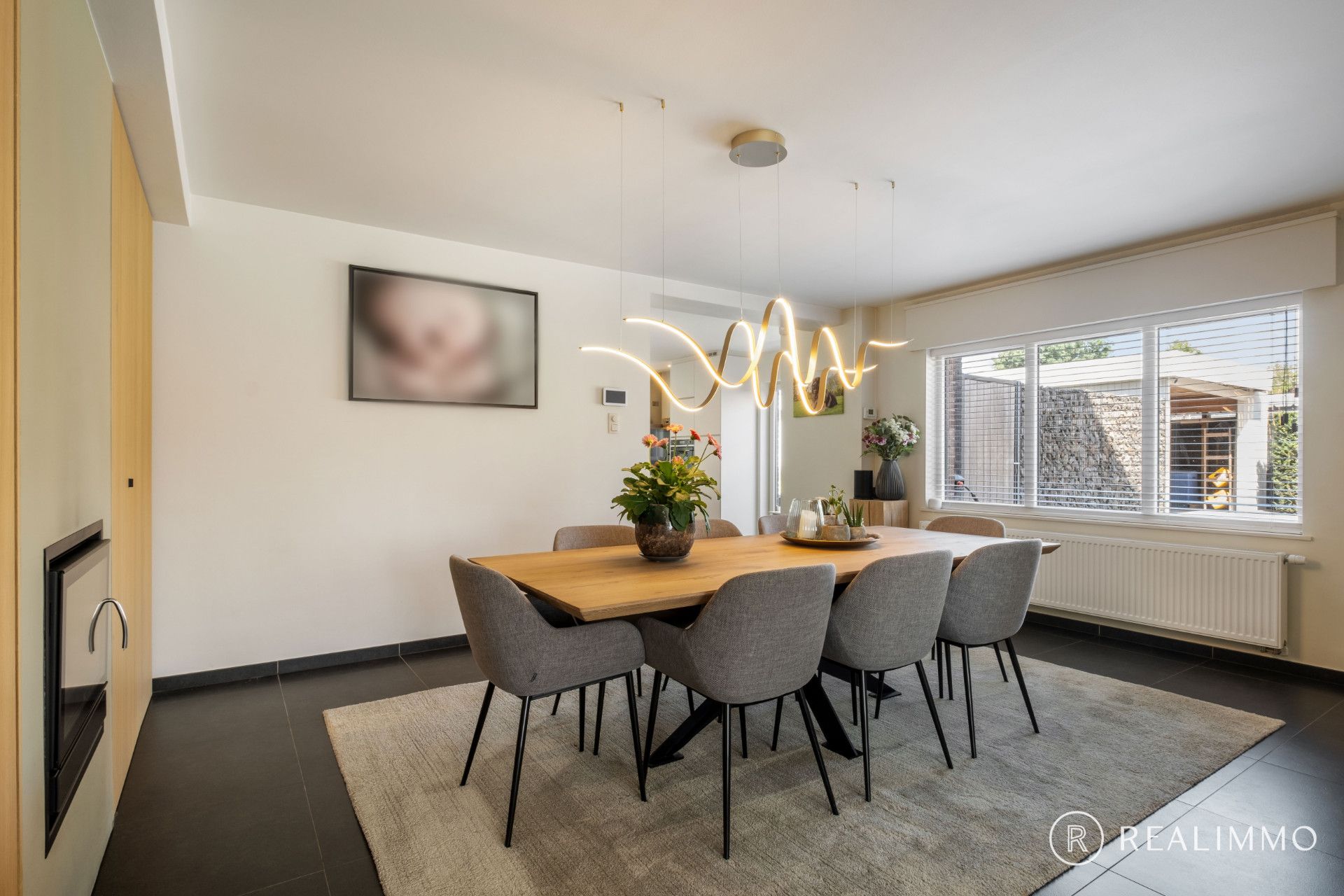 Stijlvol gerenoveerde woning op ruim perceel in het centrum van Moen foto 9