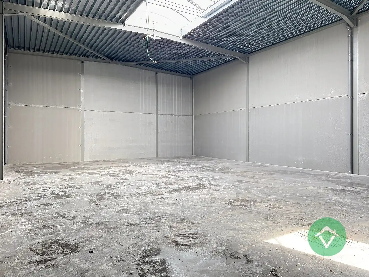 Nieuwbouw loods KMO-UNIT te koop – 237 m² met 1 parkeerplaats inbegrepen op de industriezone te Aartrijke foto 2