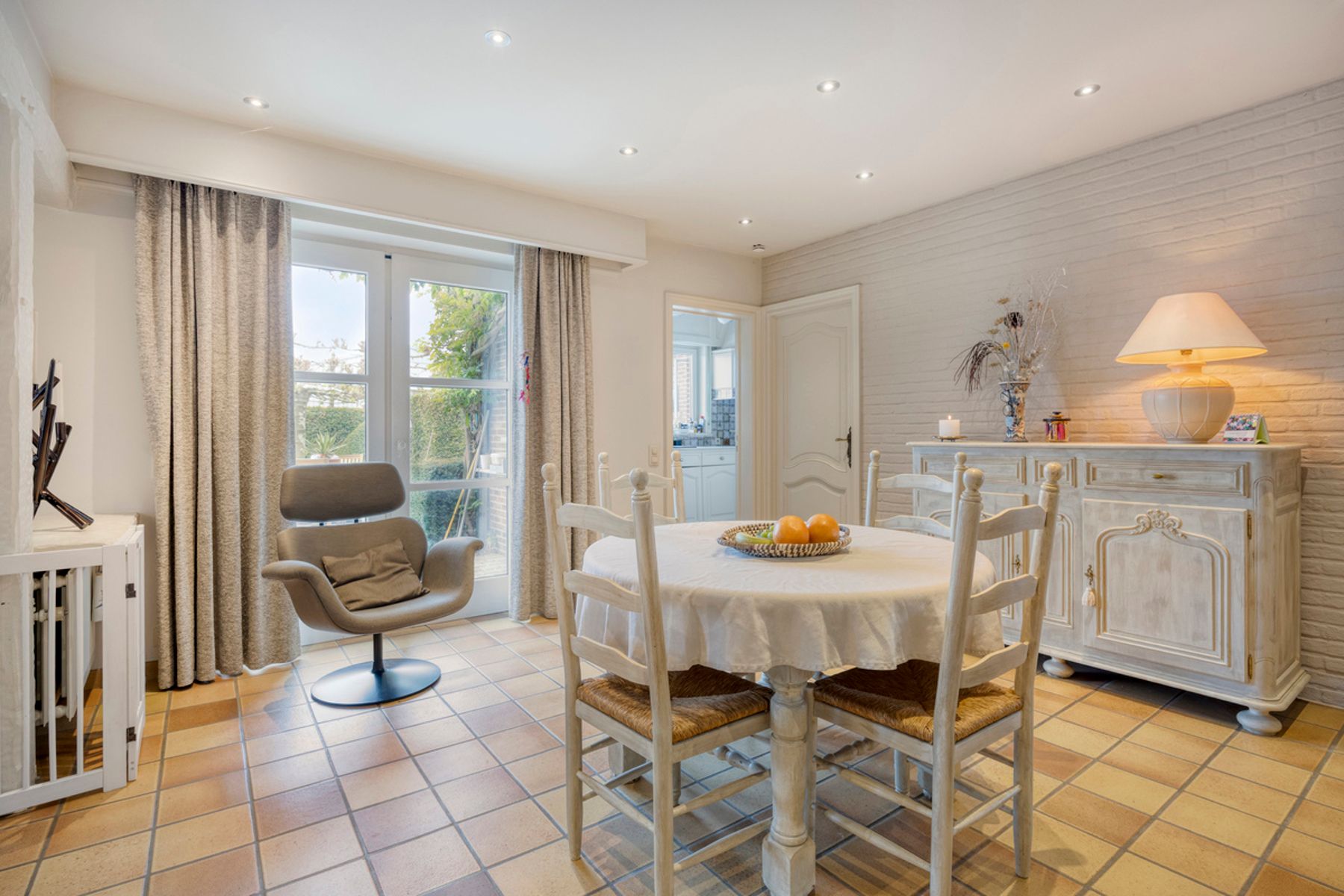 Exclusieve villa met grote loodsen combineer werken en wonen foto 10
