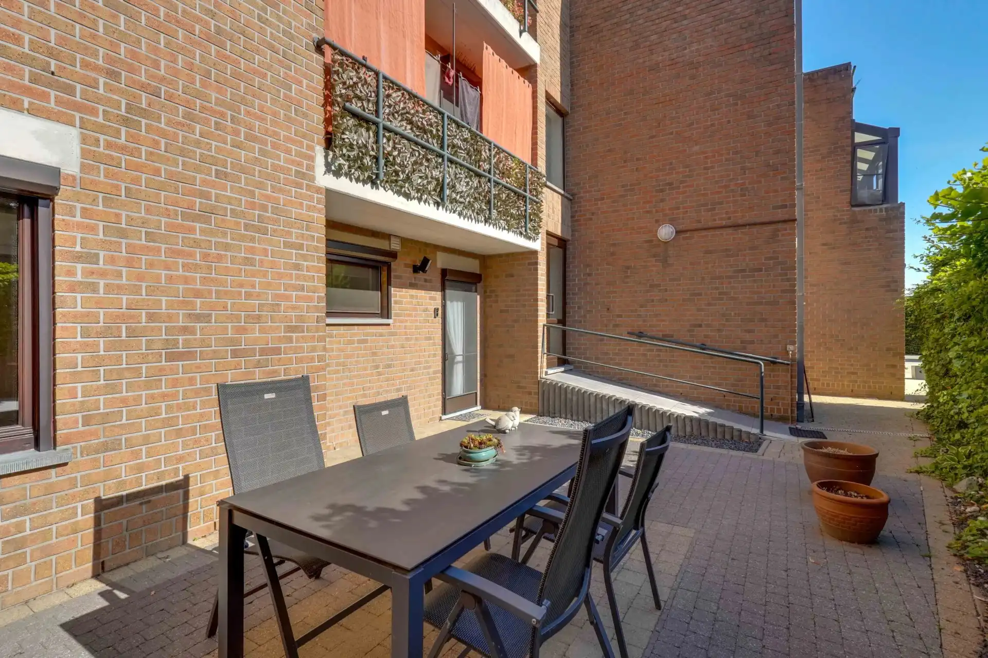 Ruim gelijkvloers appartement nabij stadscentrum foto 18