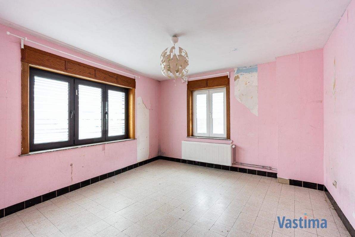 Te renoveren gezinswoning met potentieel op een gunstige locatie foto 13