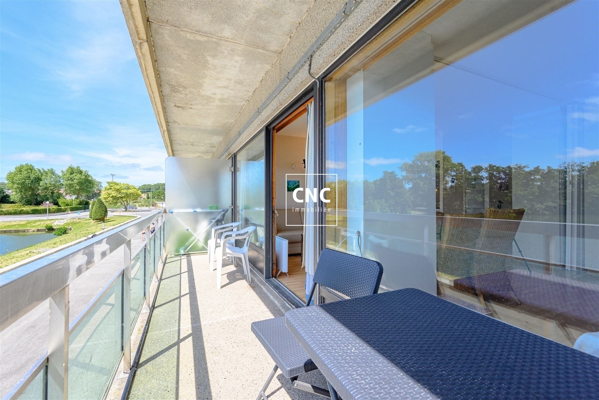 Studio met prachtig open zicht op het meer in Duinbergen foto 2