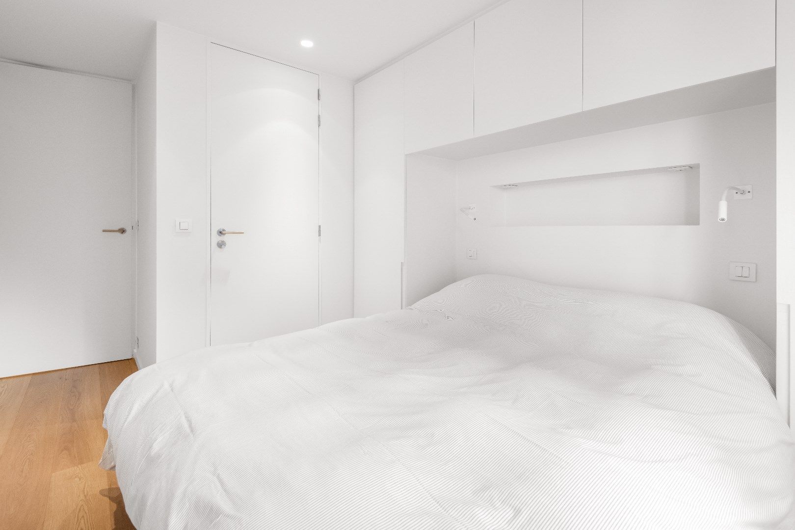 Zeer mooi vernieuwd 3-slaapkamer appartement met open zicht centraal gelegen op de Kustlaan in het Zoute. foto 12