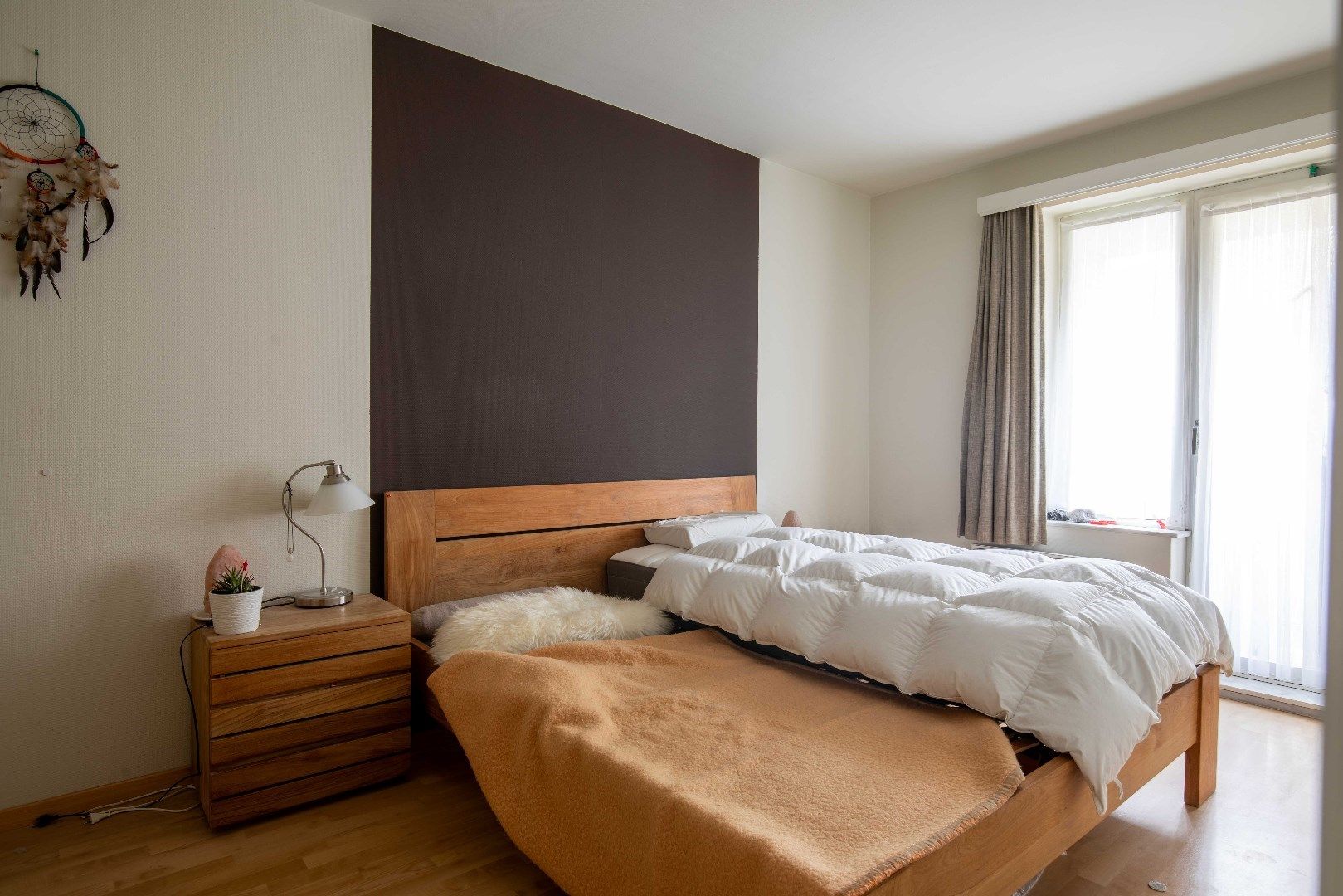 Zéér ruim appartement met open zichten, grote garage en drie slaapkamers te Sint-Andries. foto 14