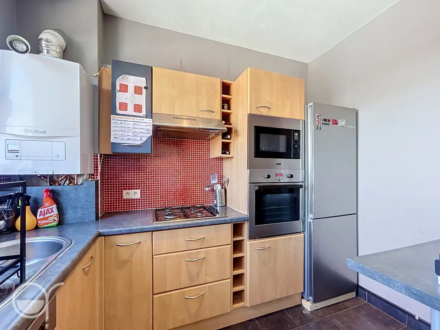 Een mooi 2-slaapkamer appartement vlakbij het Sint-Pietersstation foto 3