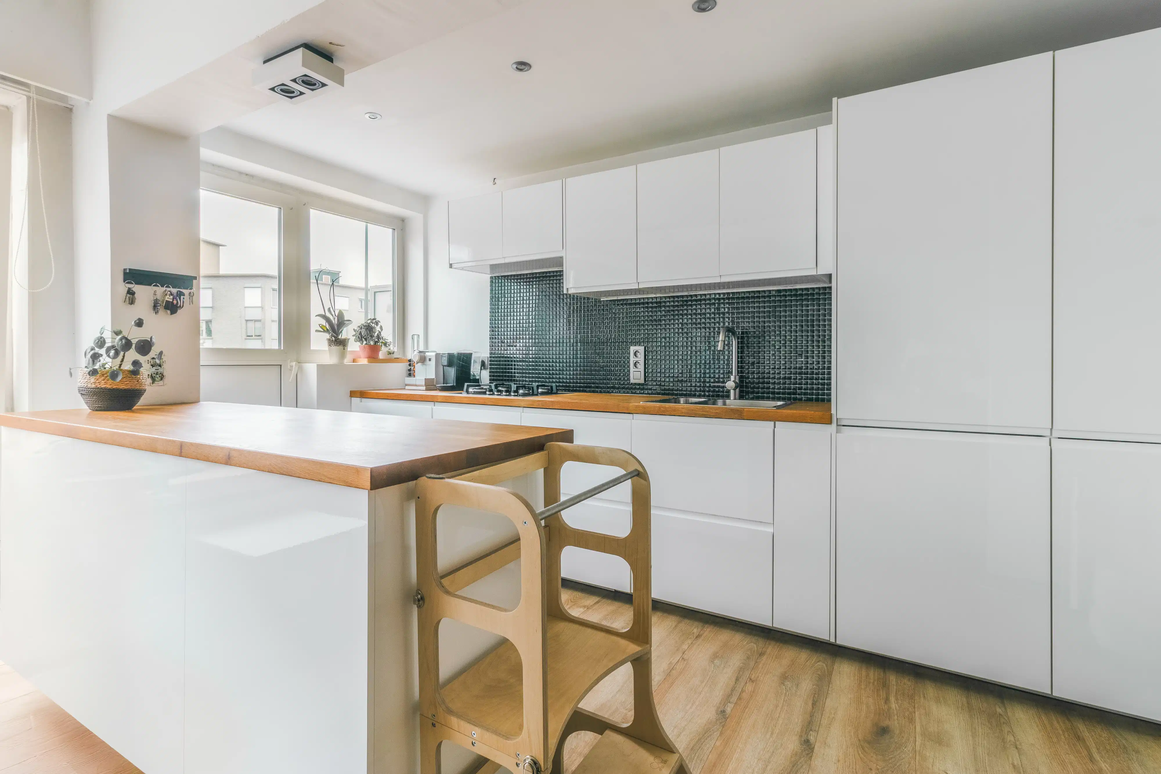 Instapklaar, lichtrijk appartement met terras en staanplaats foto 4