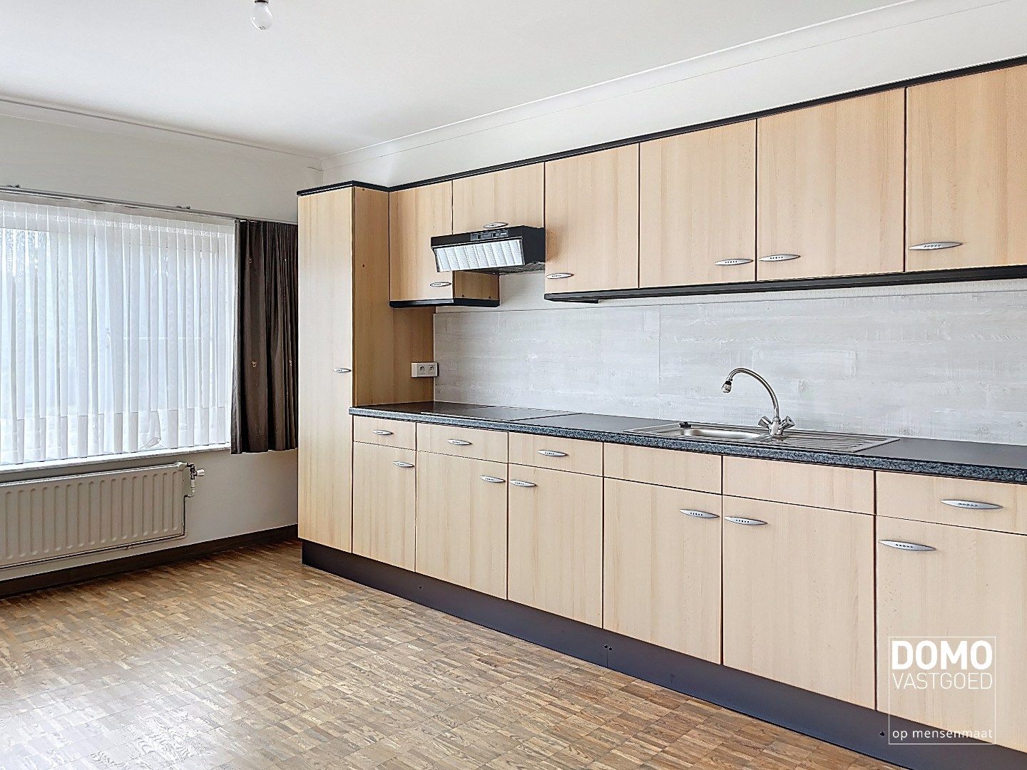 Commercieel gelegen handelspand met inclusief bovenliggend appartement te Kermt. foto 16