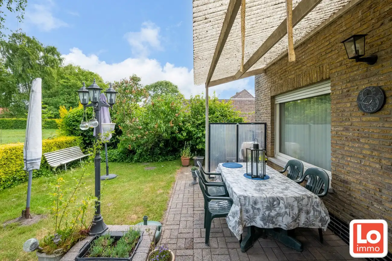 IN OPTIE! Te renoveren gelijkvloers woning met een open zicht op de achterliggende velden. foto 13