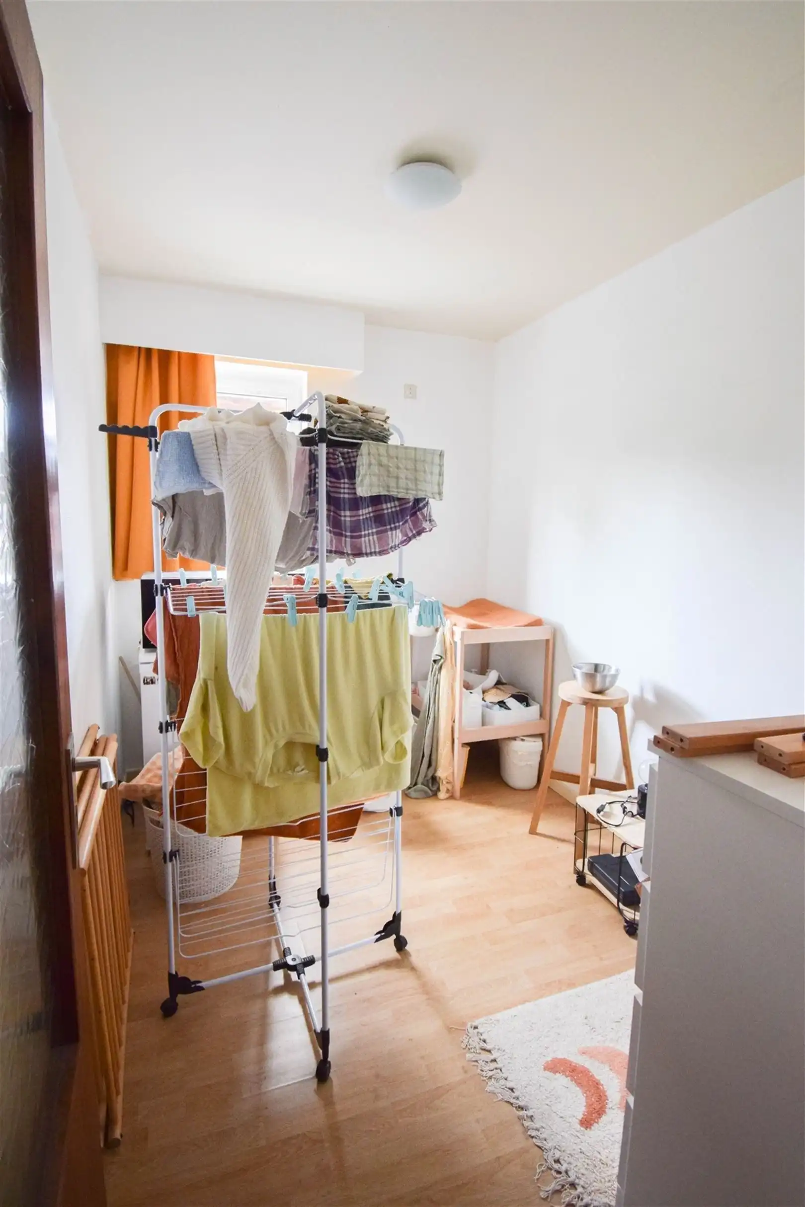 Goed gelegen appartement met 1 slaapkamer en kinderkamer/bureel foto 8