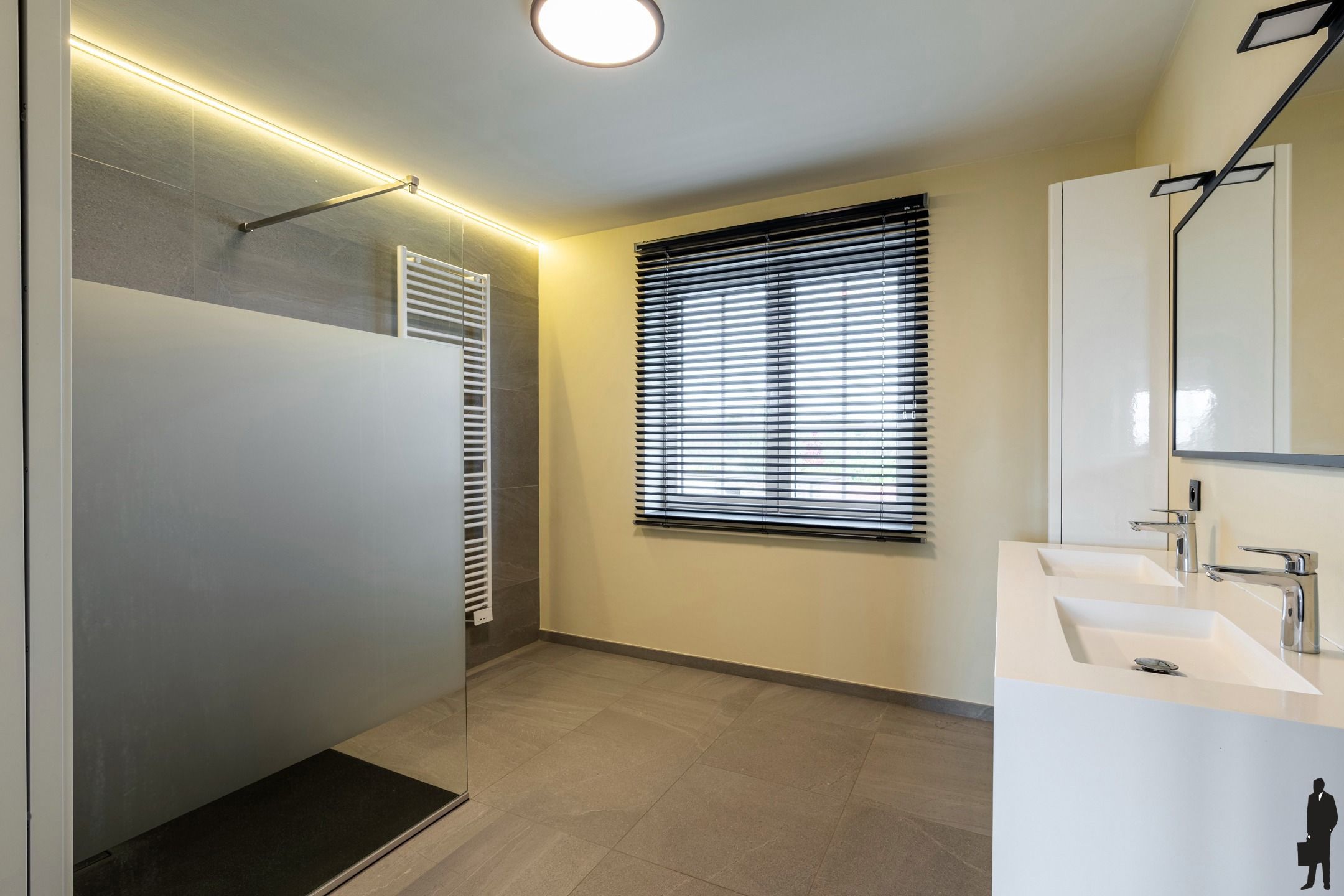 Recente gezinswoning met 5 slpks in rustig woonerf foto 11