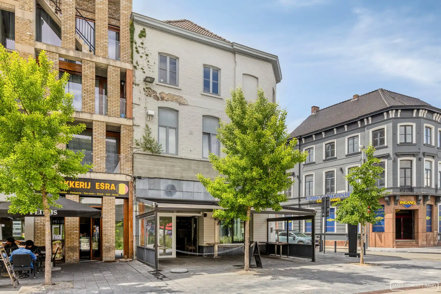 Café, appartement en te renoveren tweede verdiep te koop in Roeselare centrum foto {{pictureIndex}}