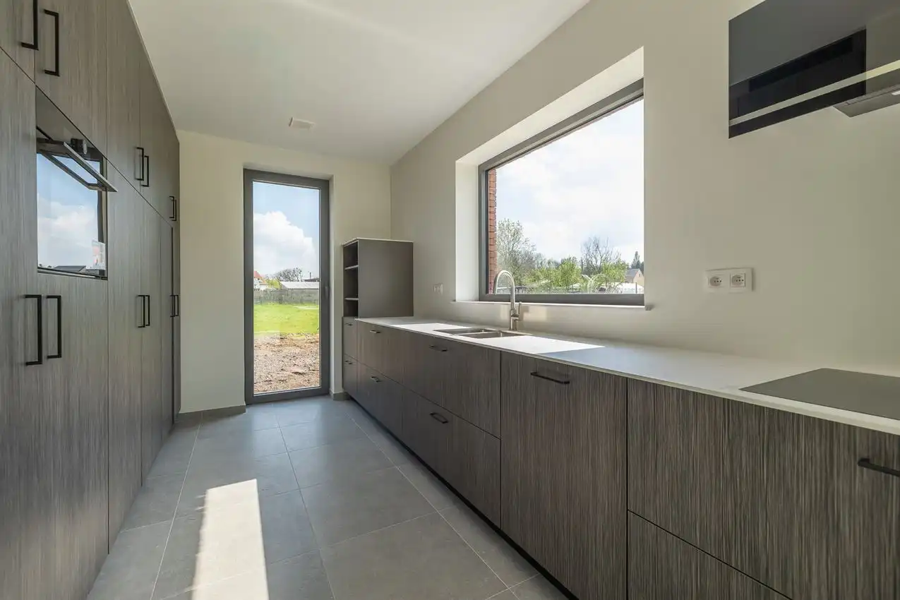 Nieuwbouwwoning, gunstig gelegen, 3 slpk, tuin, carport foto 10