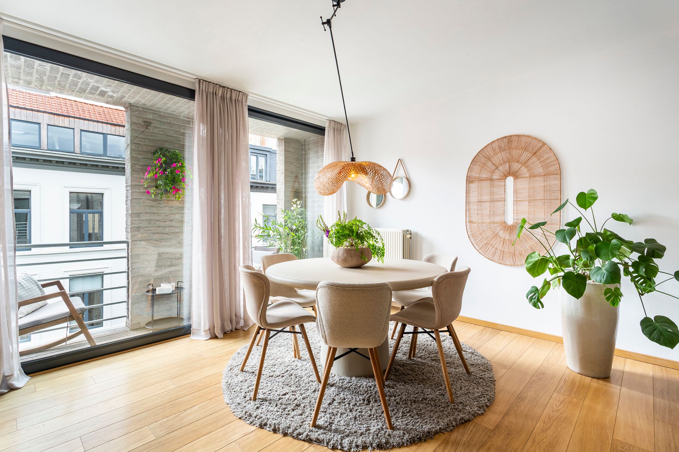 licht appartement met 2 terrassen pal op het Zuid foto 4