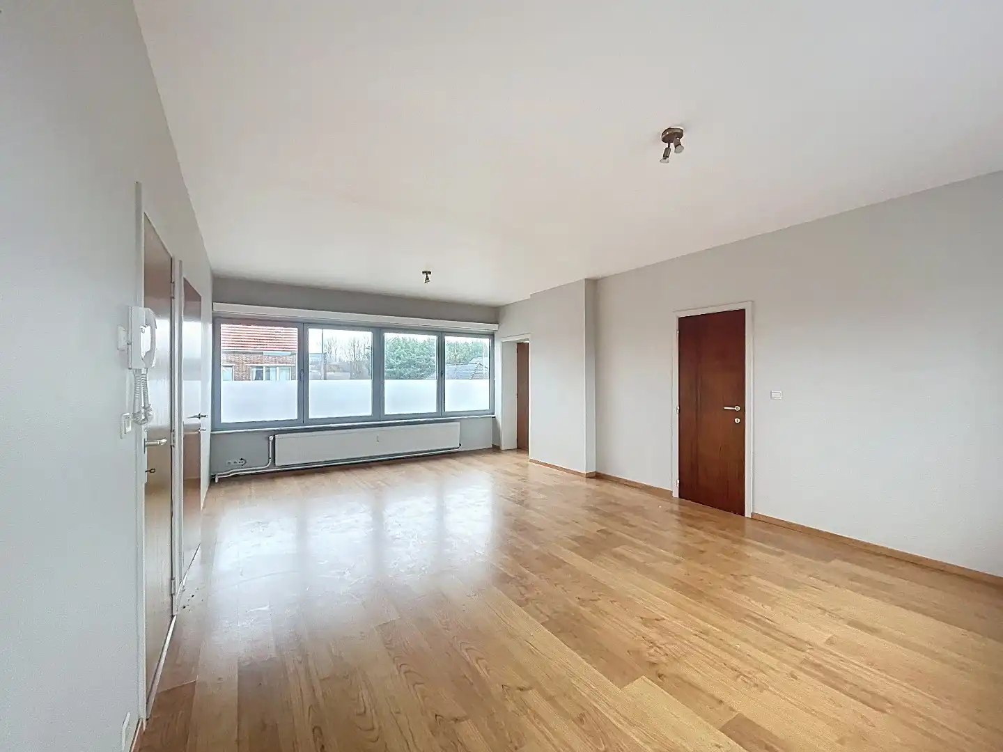 Veelzijdig pand op topligging: wonen en werken of tweewoonst met terrassen en garage foto 16