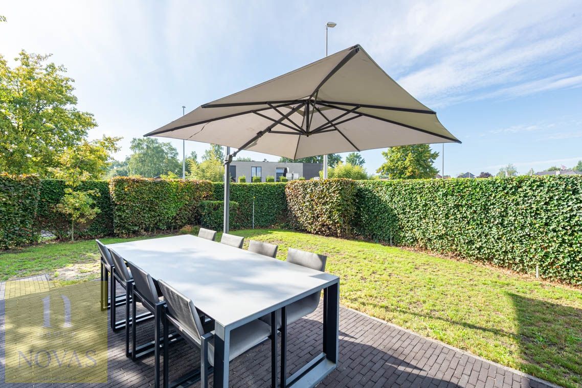 Ruime instapklare woning met 4 tot 5 slaapkamers, zonnepanelen, airco, inpandige garage en buitenstaanplaatsen foto 35