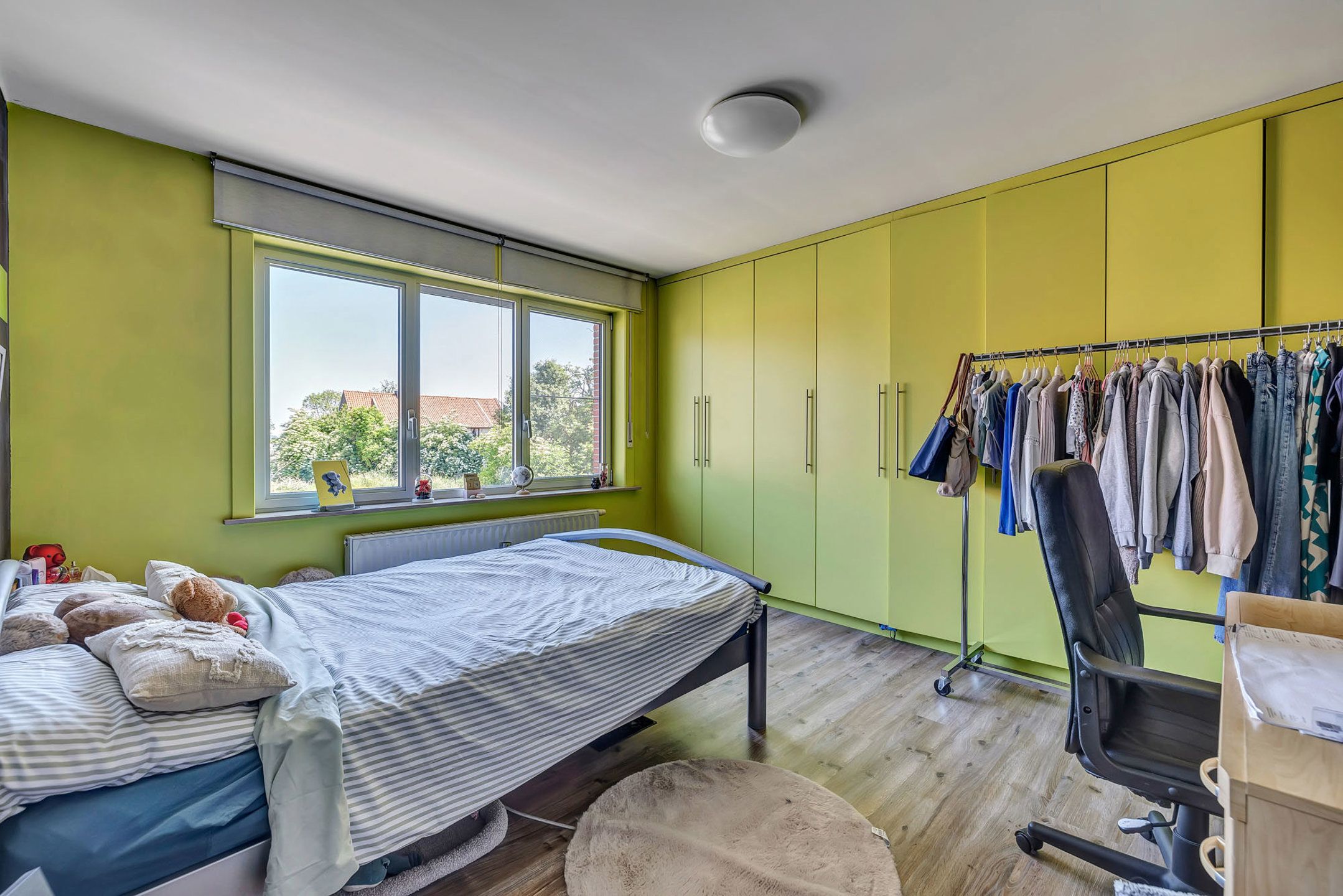 Instapklare woning met ruime garage en tuin foto 12