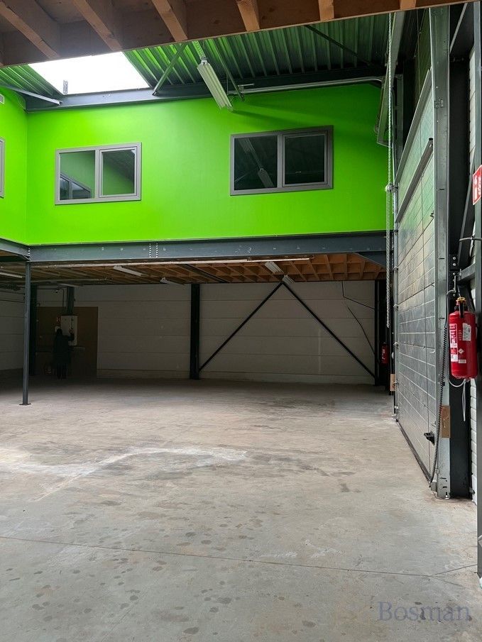 Magazijn (232m²) met appartement te huur in Winkelomheide (Geel) foto 3