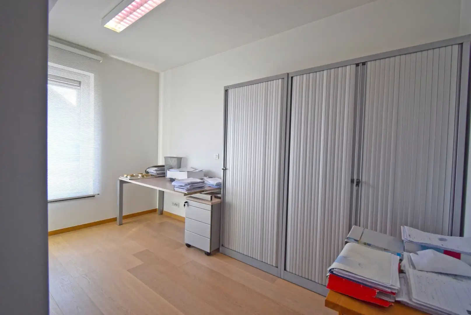 INSTAPKLAAR GELIJKVLOERS APPARTEMENT MET ZONNIGE TUIN EN GARAGE foto 6