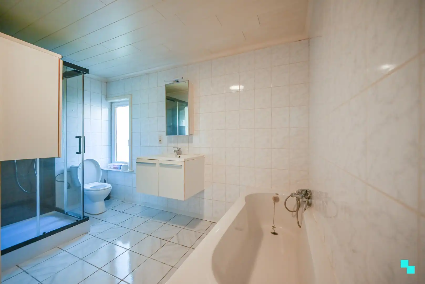 Op te frissen eengezinswoning met uitweg achteraan foto 9