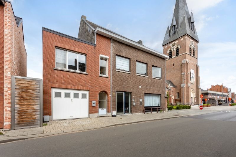 Zeer ruime garage met bel-etage woning en tuin te koop in Sint-Kathelijne-Waver foto {{pictureIndex}}