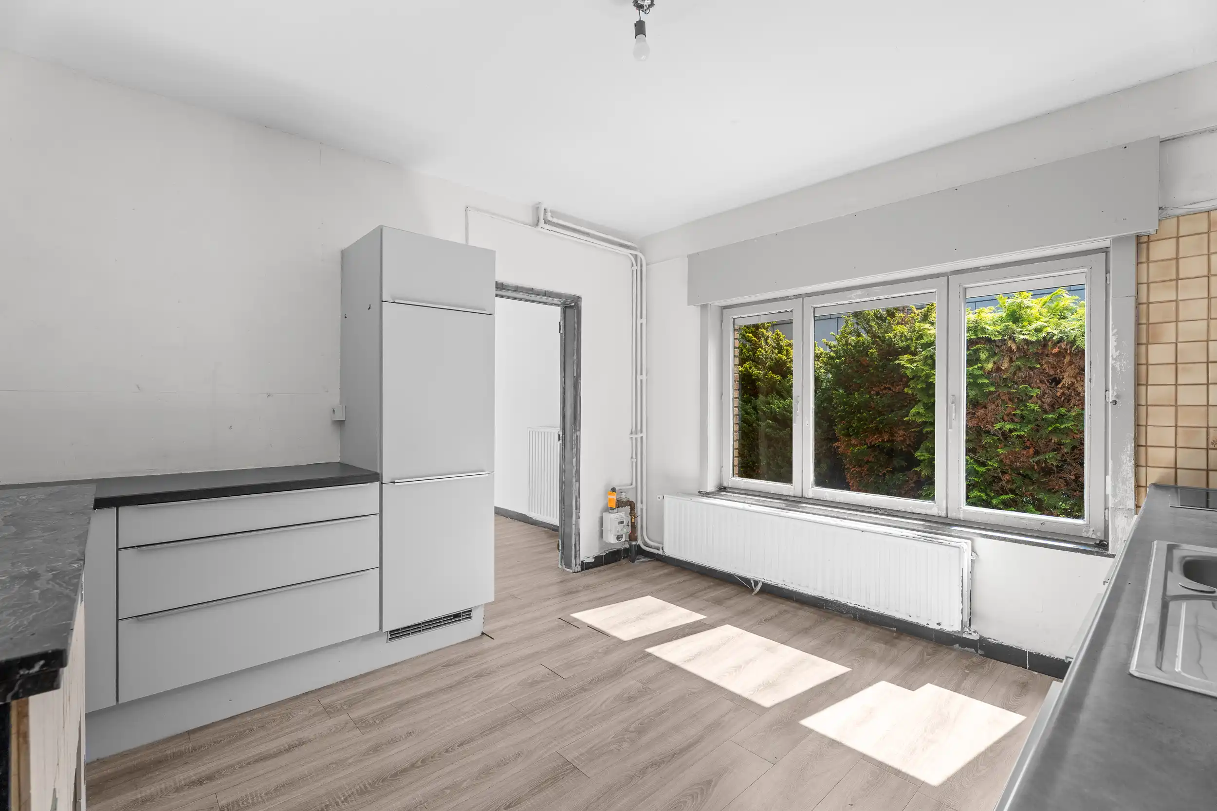 Alleenstaande bungalow met 4 kamers op toplocatie. foto 5