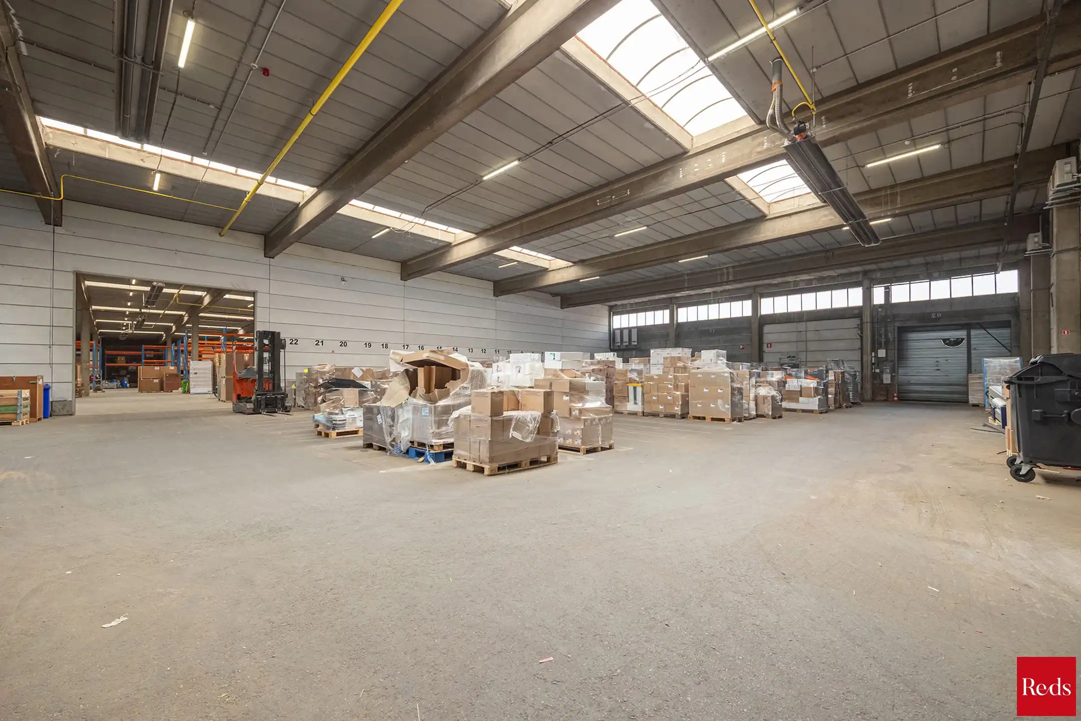 logistiek bedrijfsgebouw te huur op toplocatie foto 8