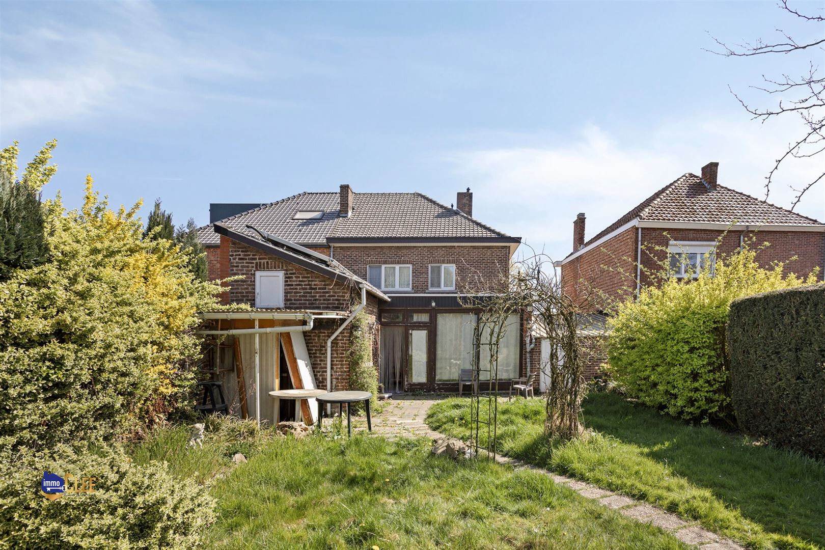 Karaktervolle gezinswoning in Brustem met ruime tuin & veel potentieel foto 25
