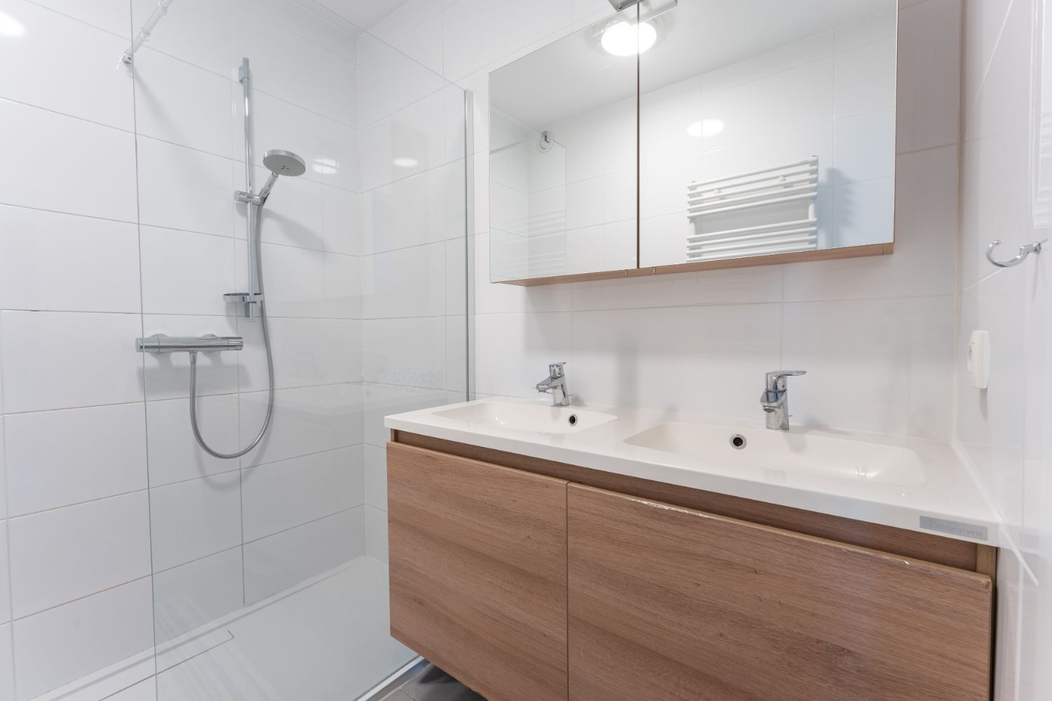 Prachtig instapklaar 2 slaapkamer appartement met een fantastisch zicht over het Stationsplein foto 10