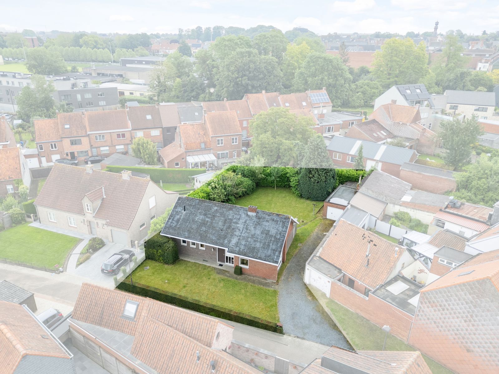 Alleenstaande, rustig gelegen te renoveren woning op meer dan 800 m² in het centrum foto 4