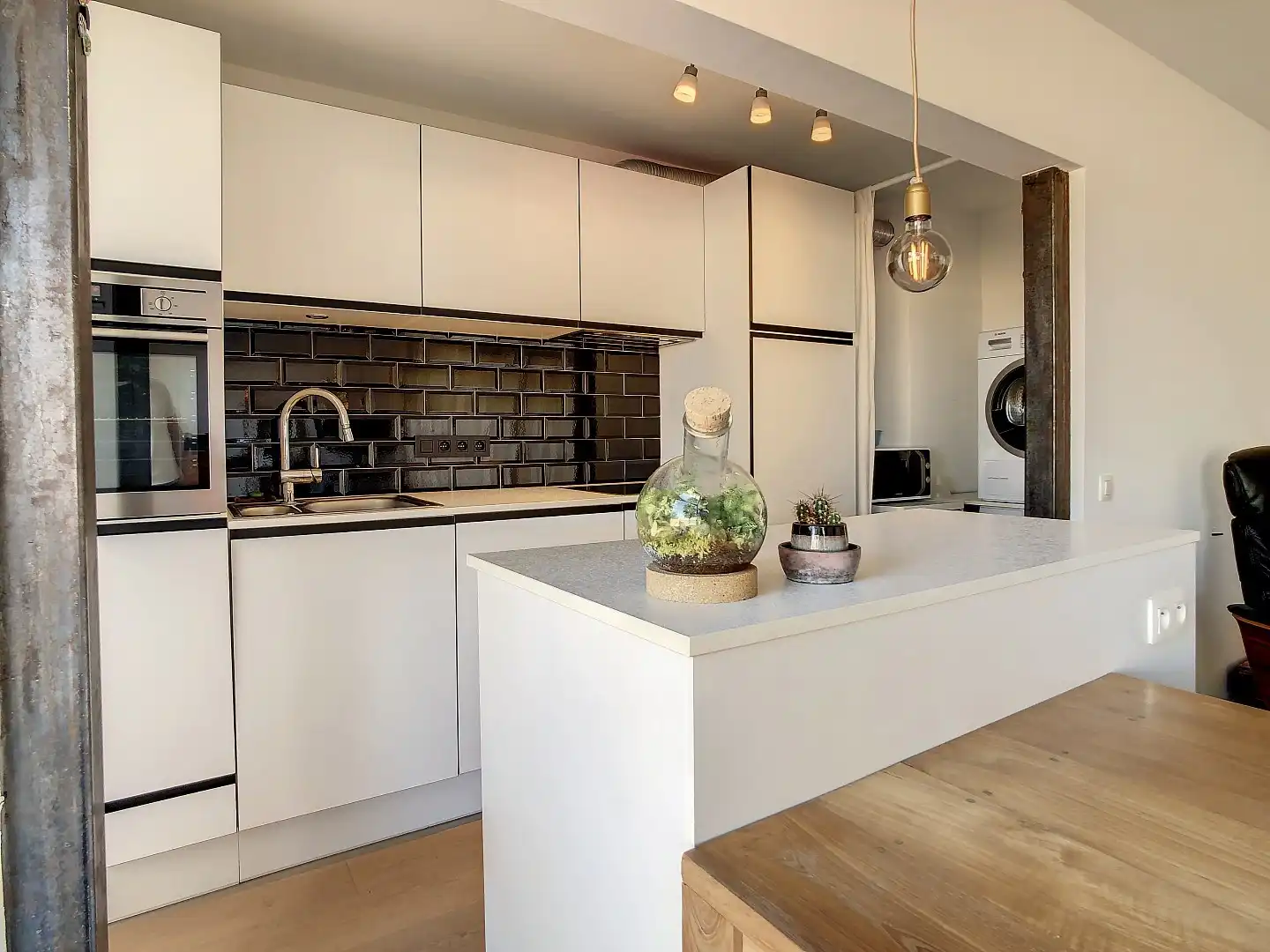 Goed gelegen gerenoveerd appartement met twee ruime slaapkamers, terras (25 m²) en garagebox - bewoonbare oppervlakte 73 m²        foto 3