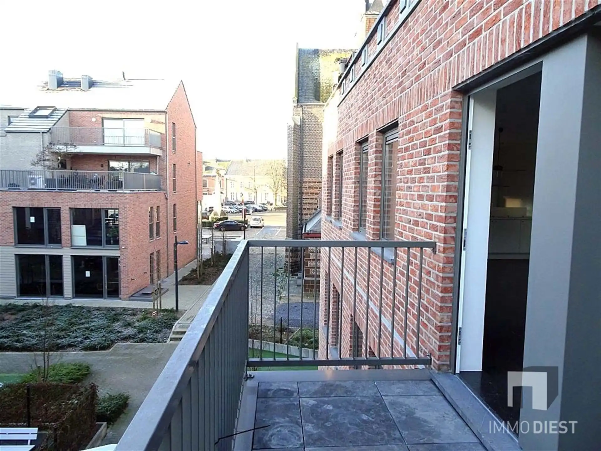 Prachtig ruim appartement met veel lichtinval bestaande uit twee slaapkamers, terras, ondergrondse staanplaats in het centrum van Halen. foto 6