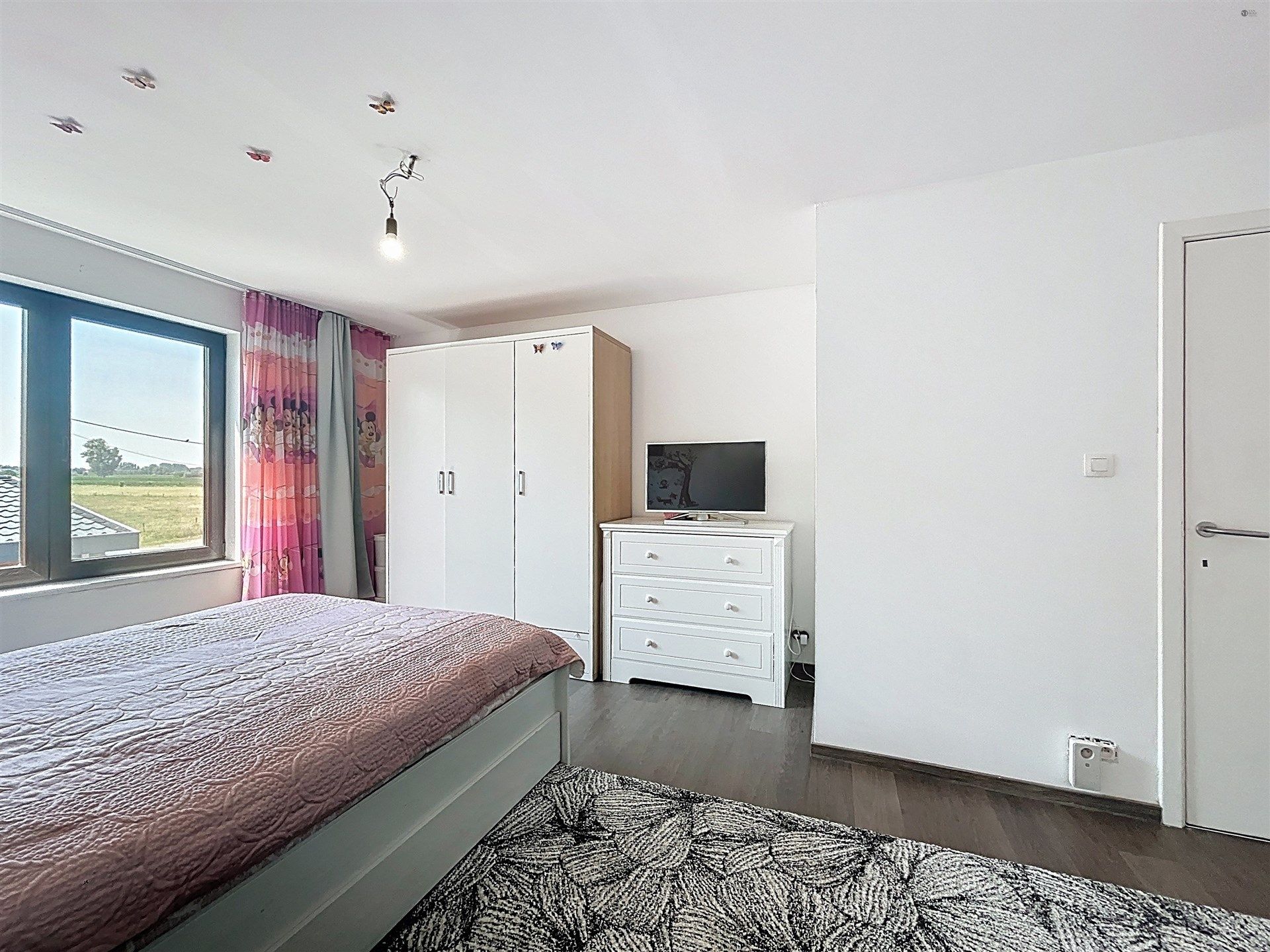 Gerenoveerde half open bebouwing met garage op toplocatie foto 16