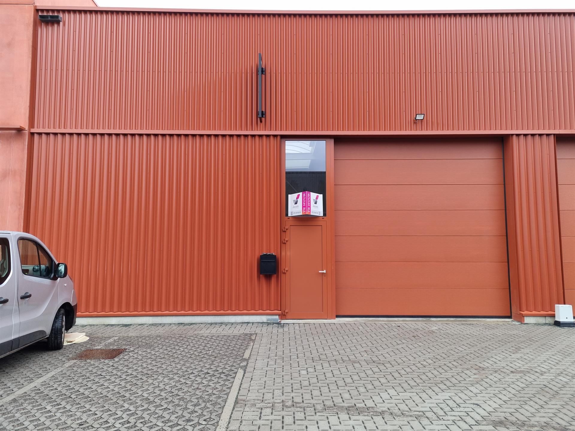 Te huur: KMO-unit van 207m² in Lummen foto {{pictureIndex}}