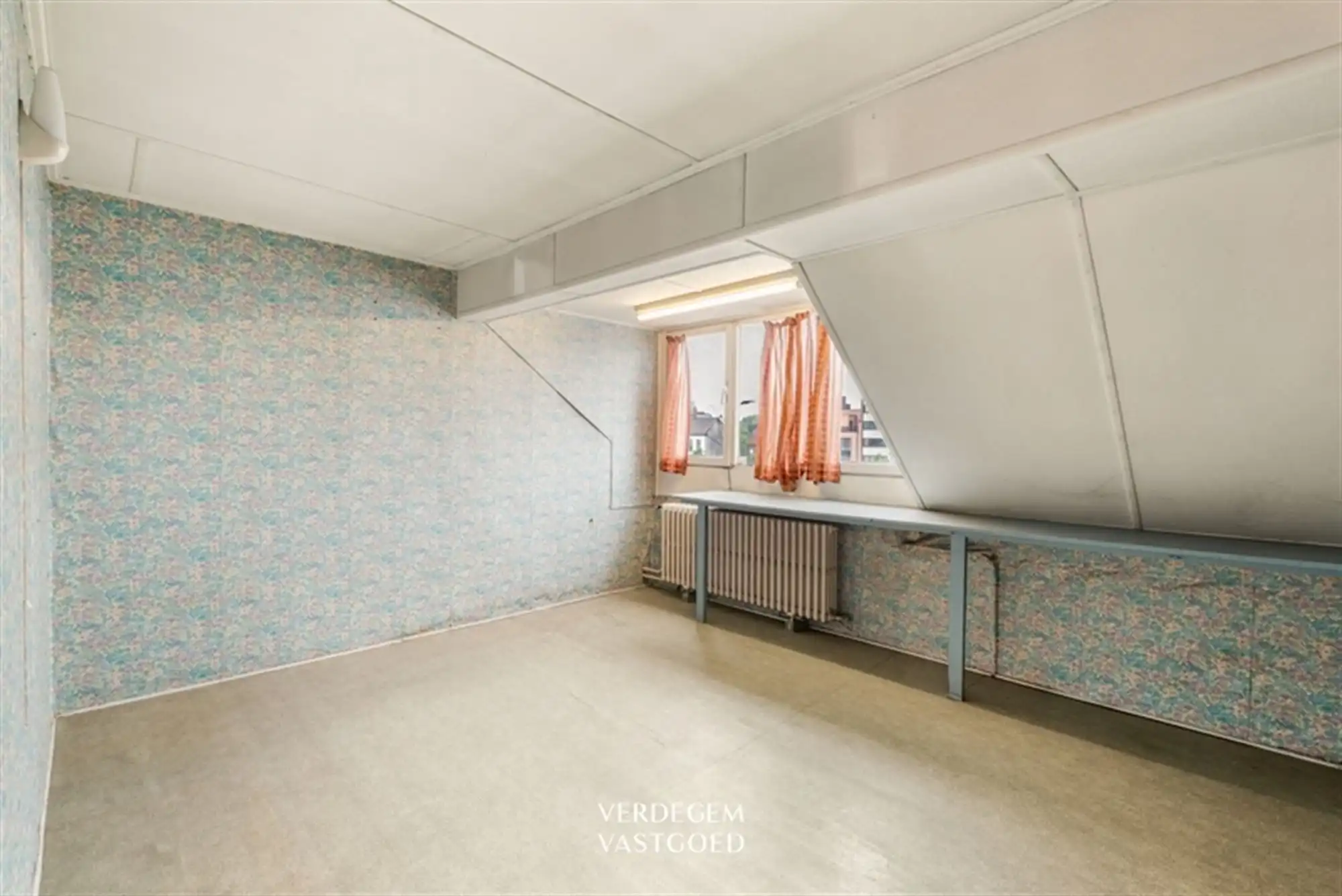 Ruime, te renoveren, woning met bouwgrond op een terrein van 869m² foto 17
