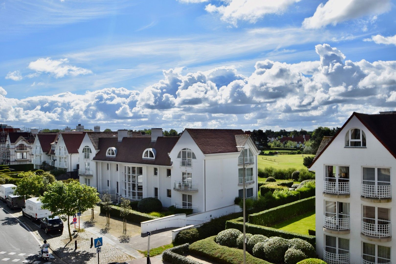 Prachtig gerenoveerd appartement met mooie zichten op een toplocatie vlakbij de winkels en het strand. foto 11