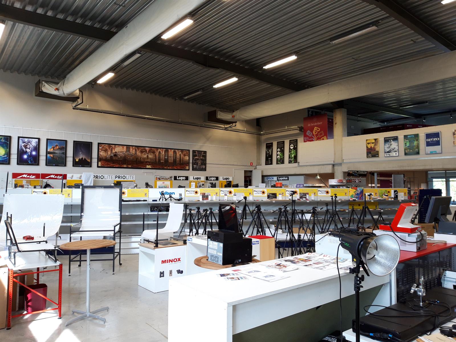 Magazijn, kantoren en toonzaal te huur in Aartselaar foto 6