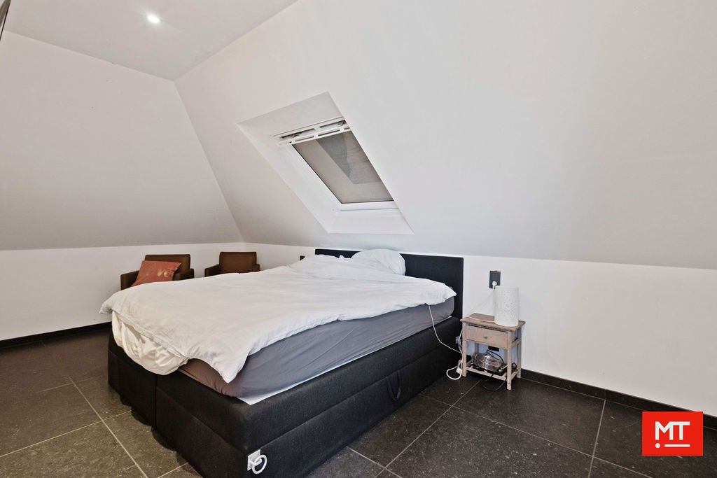 Alleenstaande woning met landelijk verzicht op 3.584 m² te koop in Ledegem foto 18