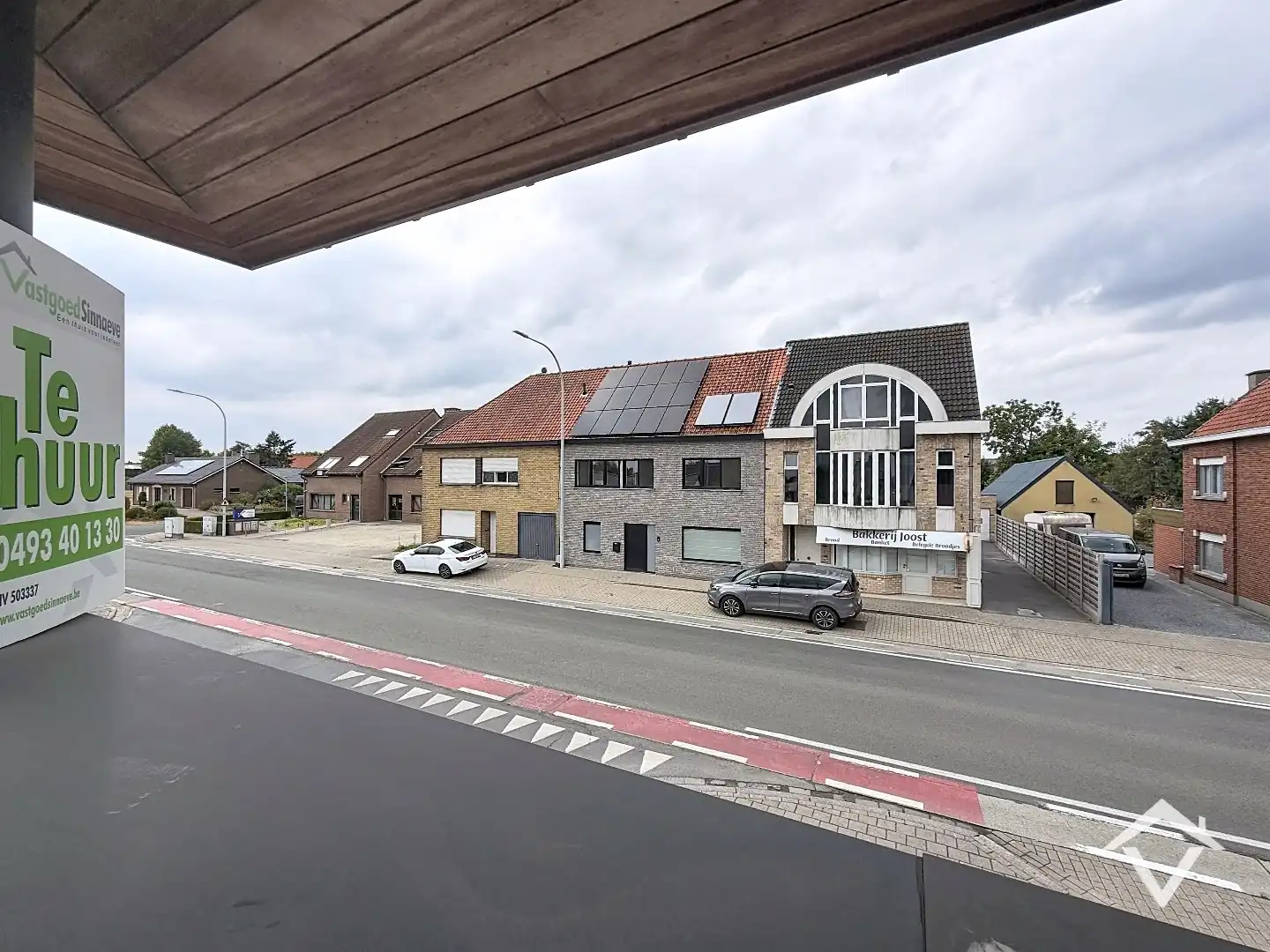 Instapklaar appartement met 2 slaapkamers, 2 terrassen, garage en tuin te Roeselare. foto 23
