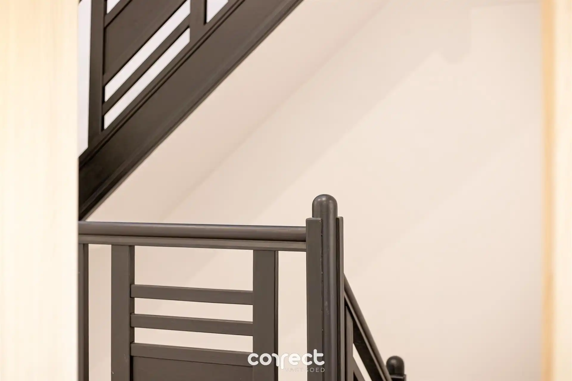 Prachtig gerenoveerde stadswoning met tuin foto 27